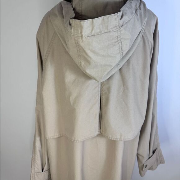 London Fog Classic Trench Coat Camel / Beige Color in Size Large - Picture 7 of 10